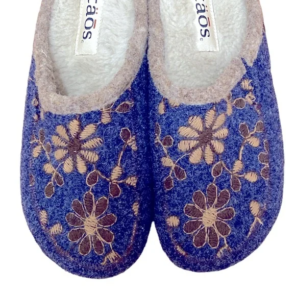 Taos Woolderness Blue and Tan Floral Embroidery Clog Mules - Picture 2 of 7